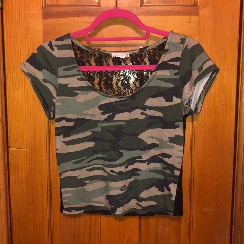 CAMO CROP TOP WITH LACE BACK